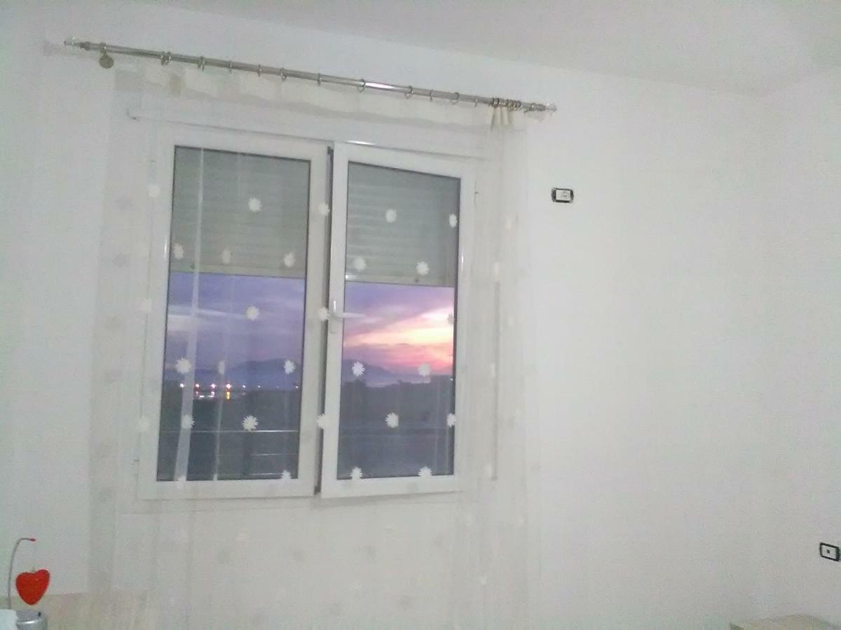Lindita'S Seaview Appartment Vlorë Exterior foto