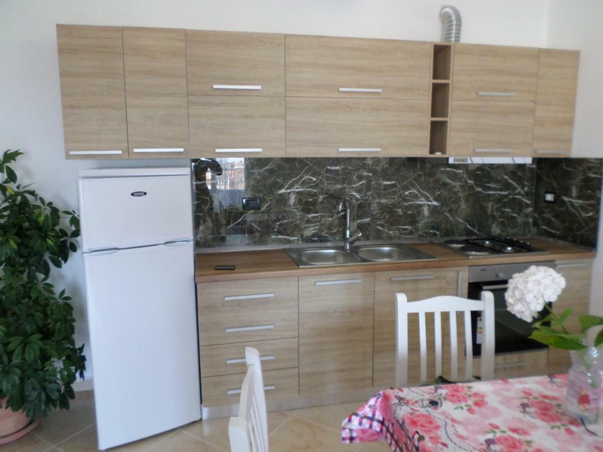 Lindita'S Seaview Appartment Vlorë Exterior foto