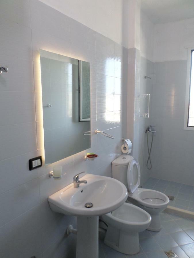 Lindita'S Seaview Appartment Vlorë Exterior foto
